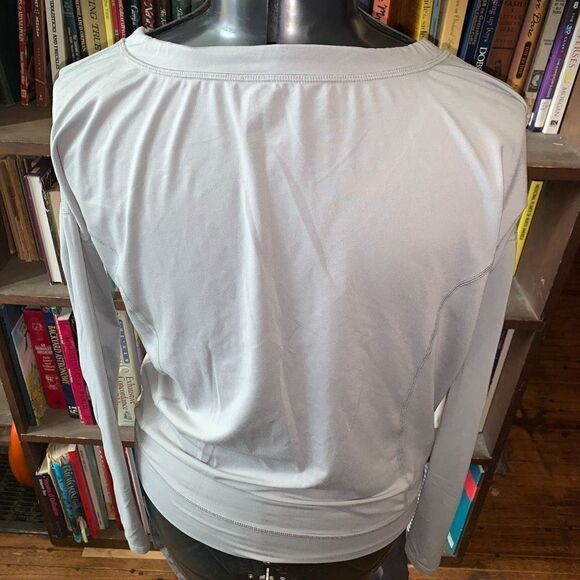 Lucy Athleisure gray scoop neck long sleeve pullover - Picture 2 of 3